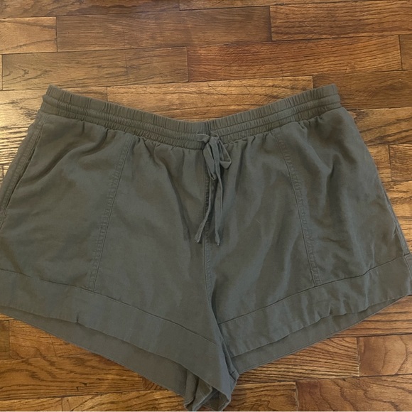 2 piece set- shorts and button-down - Picture 2 of 3